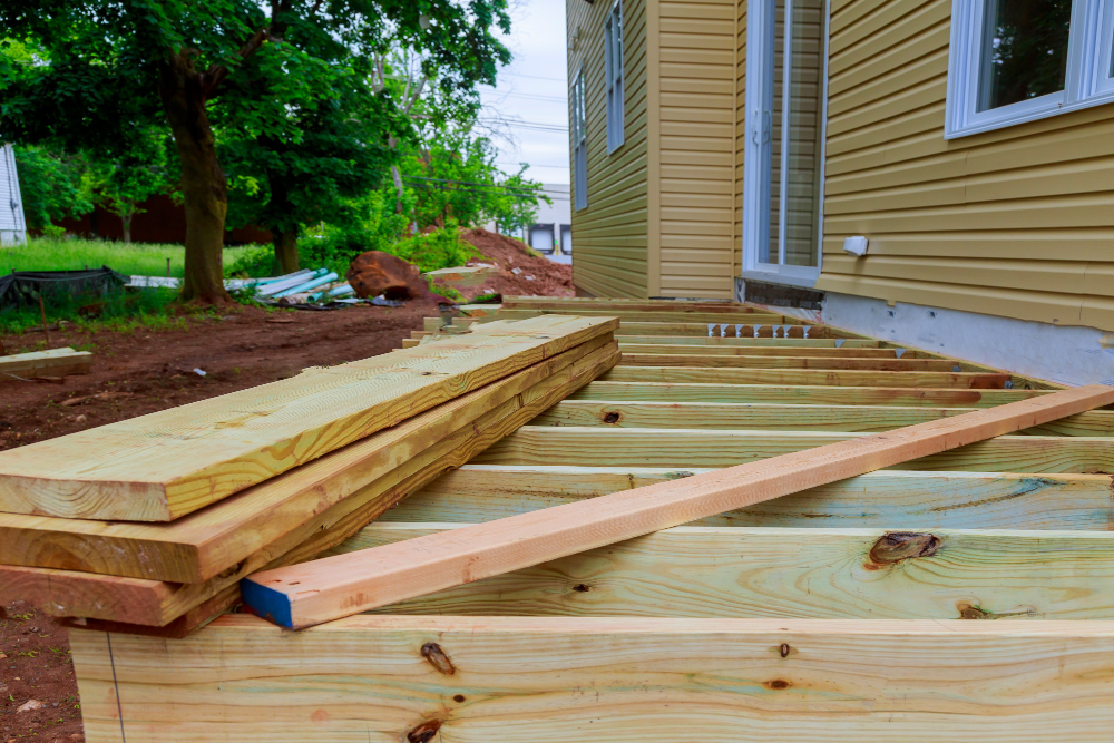 astuces et guide pour une rénovation efficace d'une Terrasse en bois endommagée